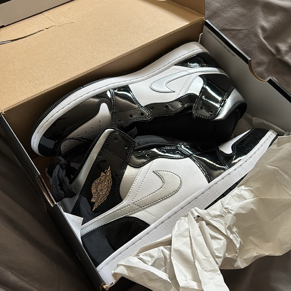 New Jordan 1 Mid SE Patent Black White Metallic Silver and Gold - Picture 5 of 7